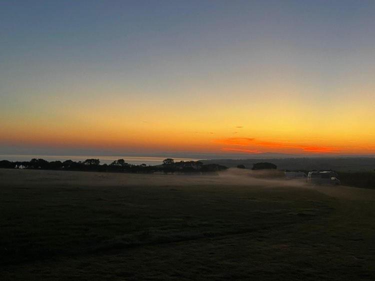 Carreg Y Gwynt Campsite - Touring And Tent Pitches 호텔 Llanarth  외부 사진