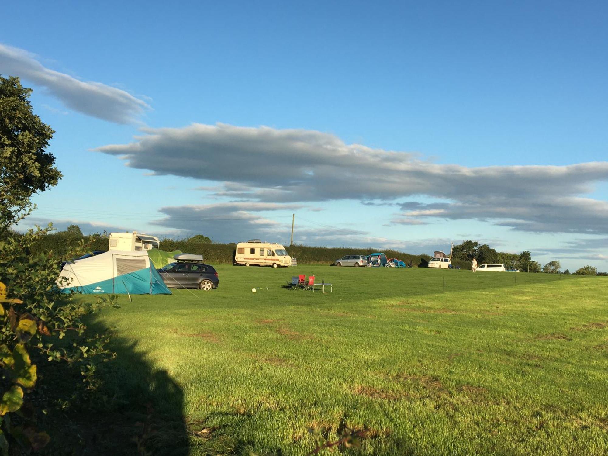 Carreg Y Gwynt Campsite - Touring And Tent Pitches 호텔 Llanarth  외부 사진